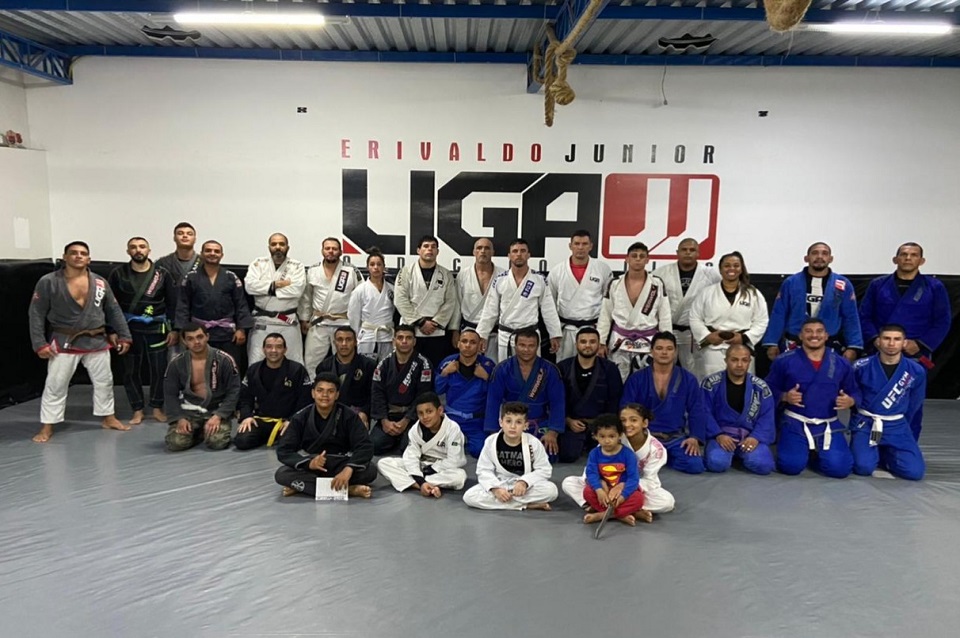 CJJ - Escola de Lutas - Nosso mestre @carrilhojj sagrou-se Campeão