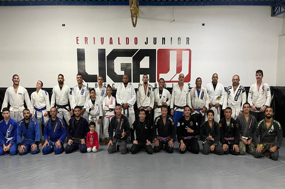 CJJ - Escola de Lutas - Nosso mestre @carrilhojj sagrou-se Campeão